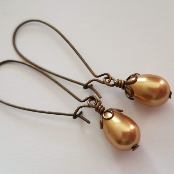 Austrian Pearl Earrings - Picture 8 of 8